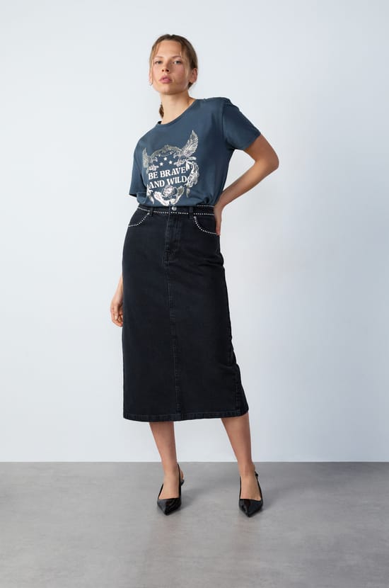 Jupe longue en jean cloutée;${refinementColor}