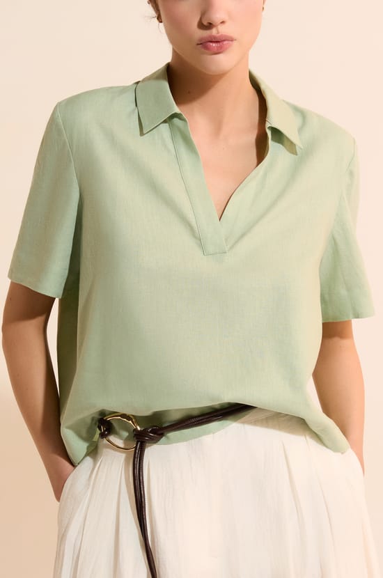 Blouse &agrave; manches courtes avec lin;${refinementColor}
