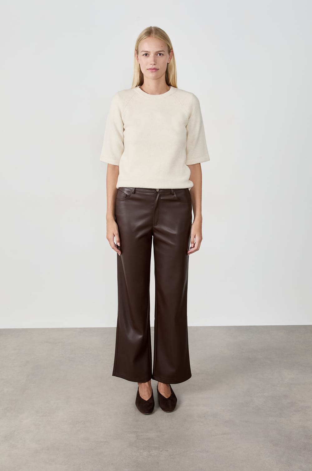 Pantalon large en effet cuir;${refinementColor}