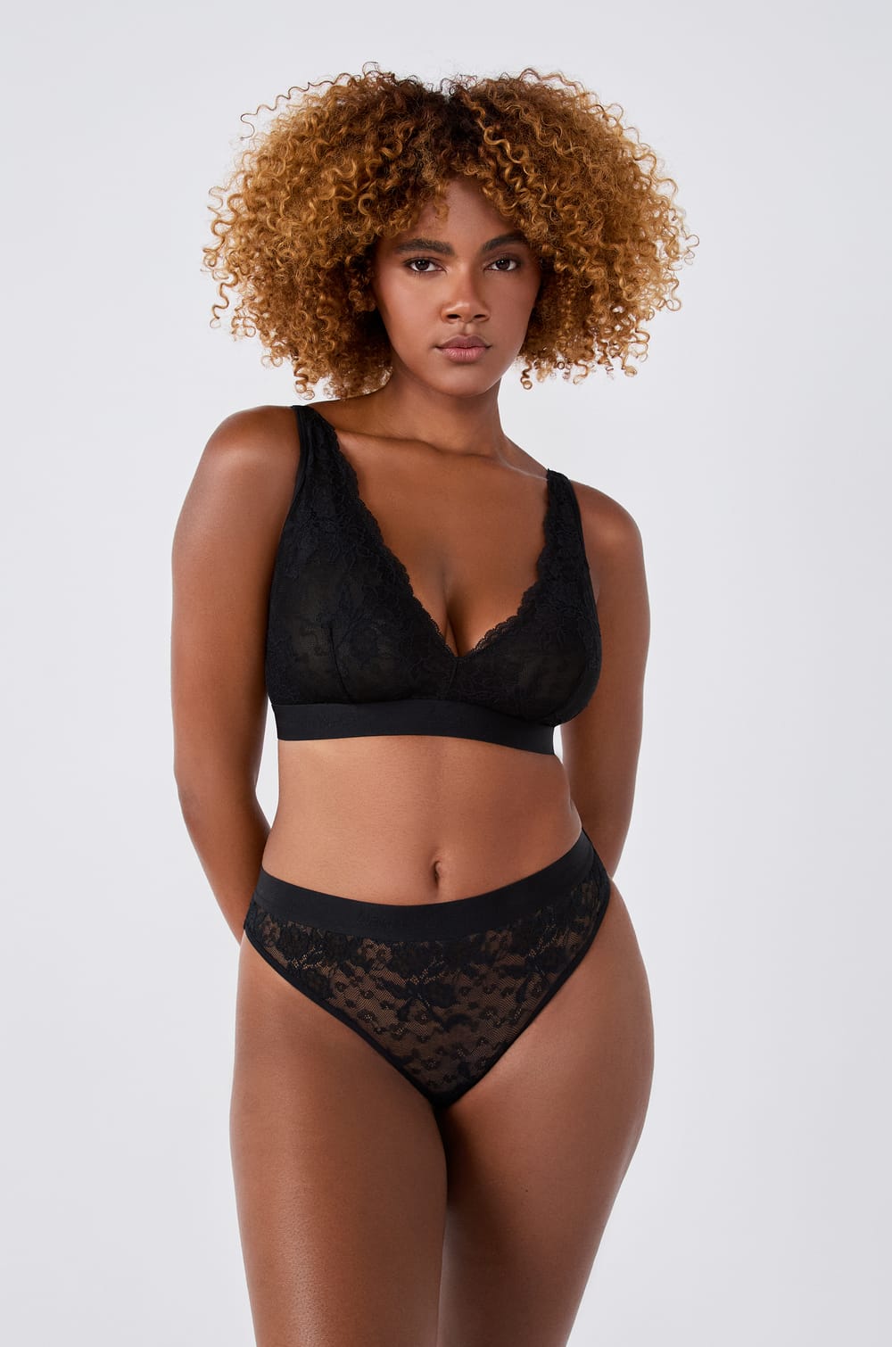 String en dentelle Lemonade Dolls x Etam;${refinementColor}