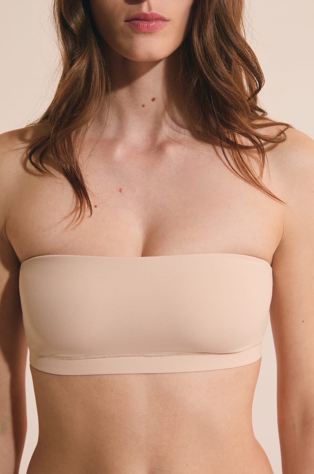 Soutien-gorge bandeau en microfibre;${refinementColor}
