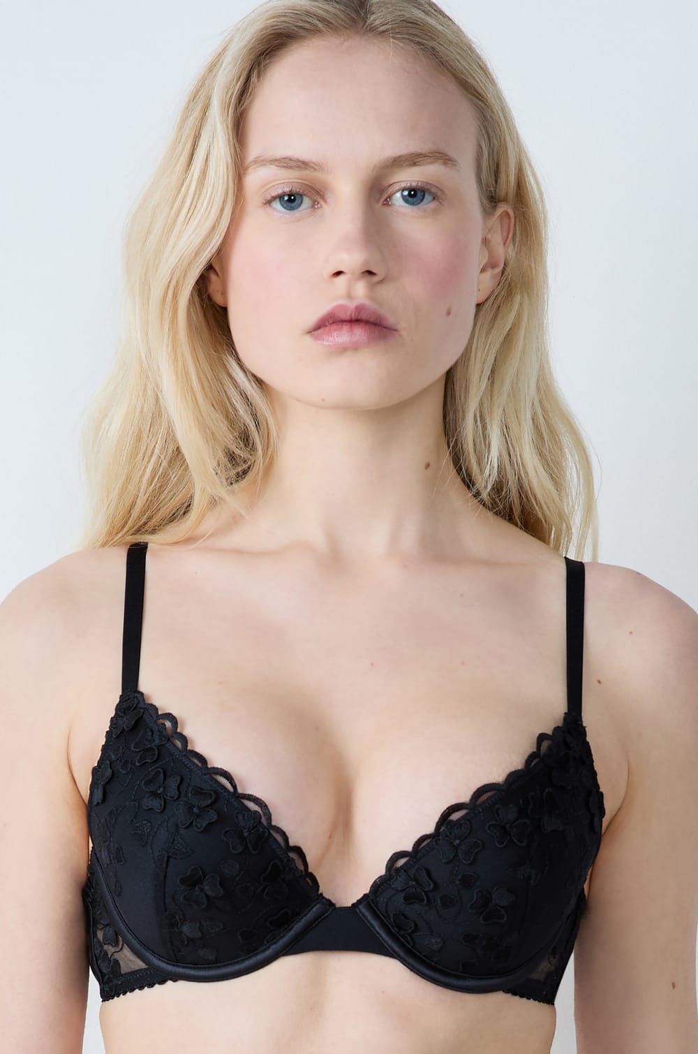 Bra N.2 - The Embroidered Plunge Push-up;${refinementColor}
