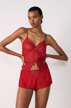 Short de pyjama satiné détails dentelle;${refinementColor}