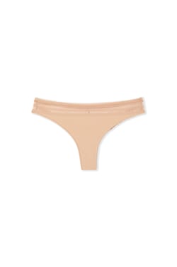 Tanga en microfibre avec d&eacute;tails en dentelle;${refinementColor}