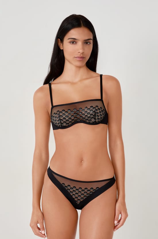  String avec broderie;${refinementColor}