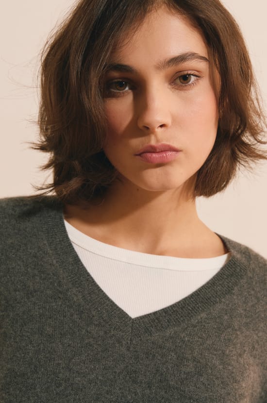 Pull manches longues col V en cachemire;${refinementColor}