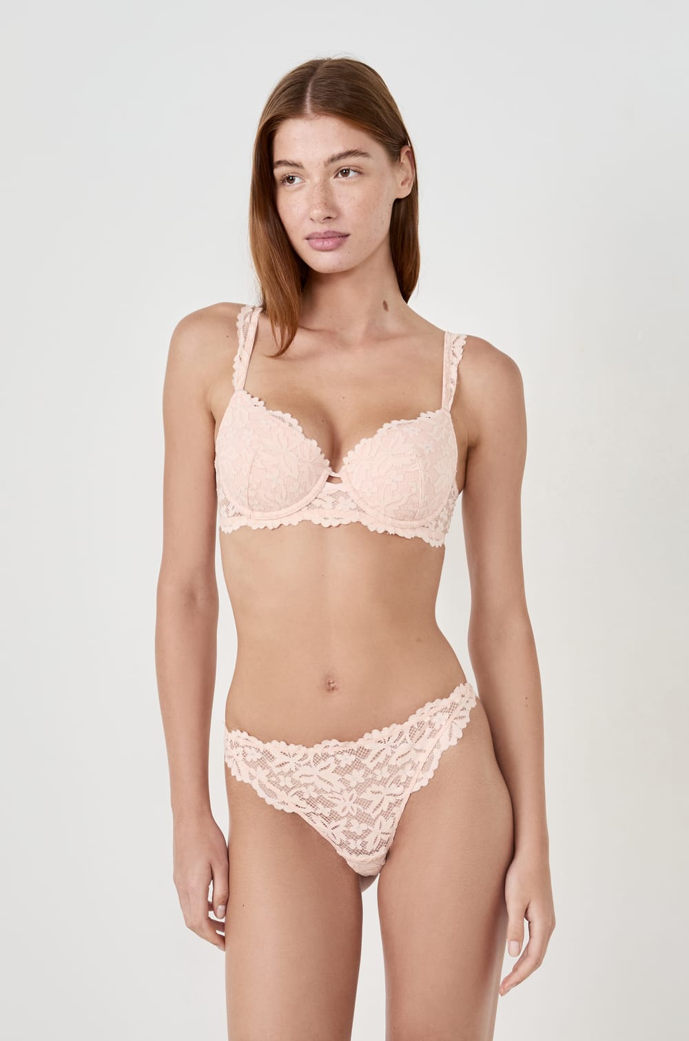 Tanga aus irisierender Spitze;${refinementColor}