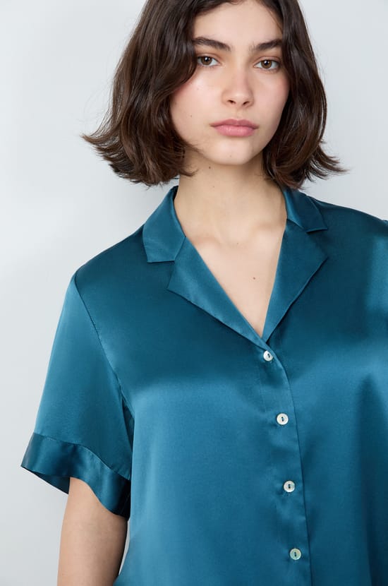 Short-sleeved silk pyjama shirt;${refinementColor}