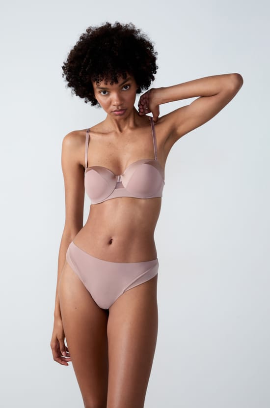 Tanga en microfibre satiné;${refinementColor}