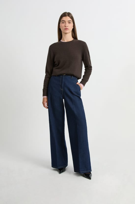 Round neck cashmere sweater;${refinementColor}
