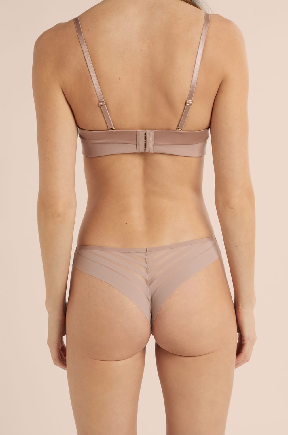 Tanga en microfibre satin&eacute;;${refinementColor}
