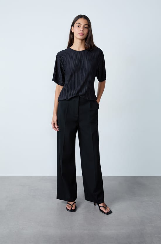 Top pliss&eacute; &agrave; manches courtes;${refinementColor}