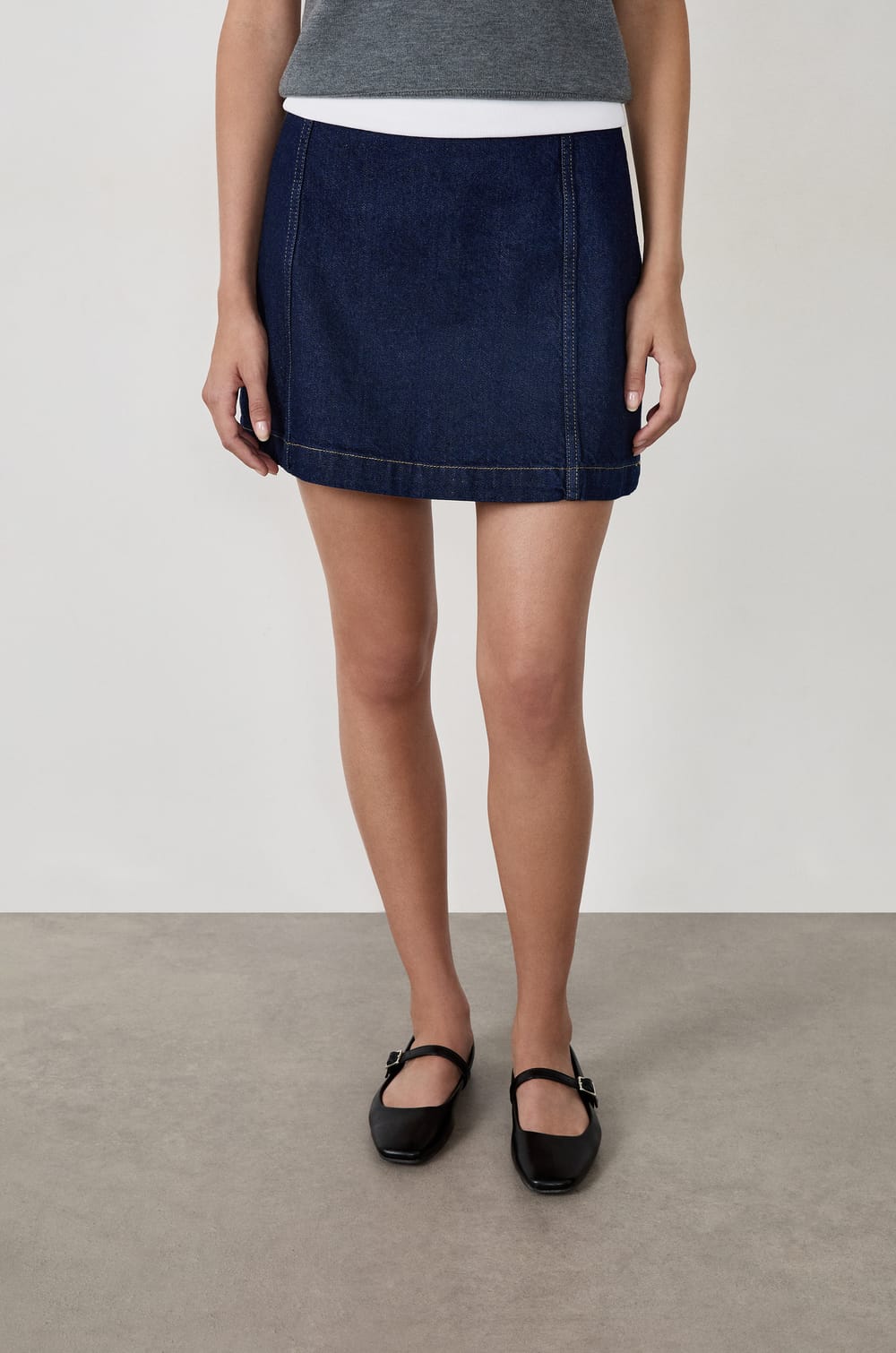 Short denim skirt;${refinementColor}