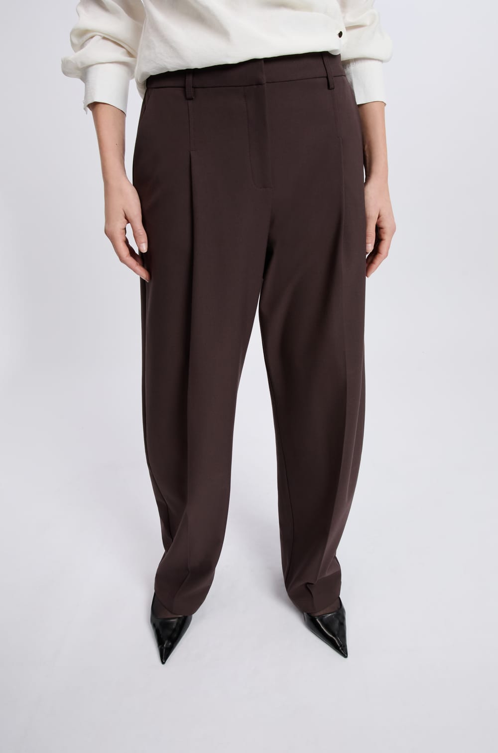 Pantalon large droit;${refinementColor}
