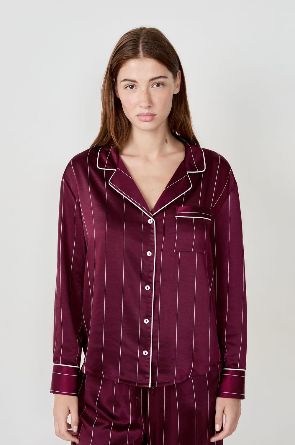 Chemise de pyjama à rayures en satin;${refinementColor}