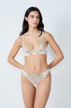 Vyšívané tylové tanga;${refinementColor}