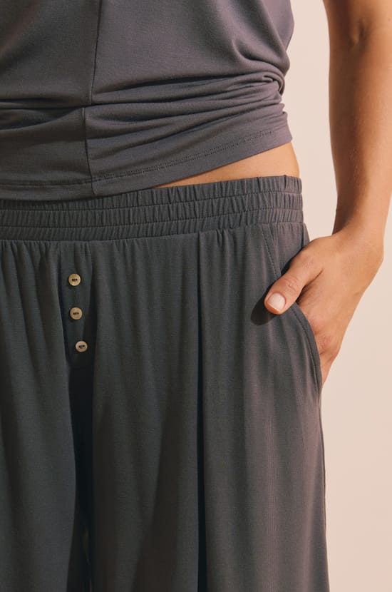 Pantal&oacute;n corto de pijama liso de modal;${refinementColor}