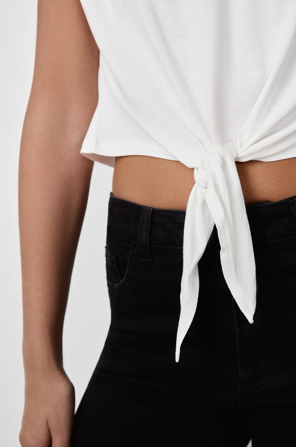 Tied Short-Sleeve T-shirt;${refinementColor}