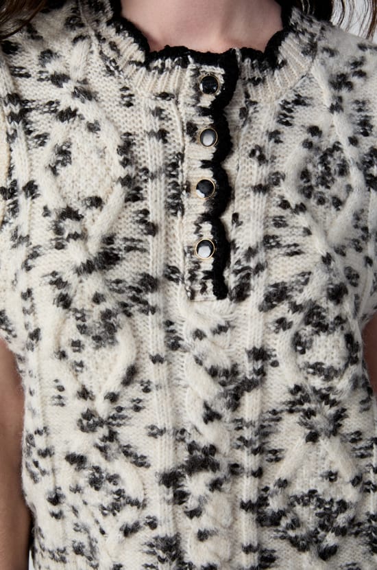 Sleeveless Buttoned Sweater;${refinementColor}