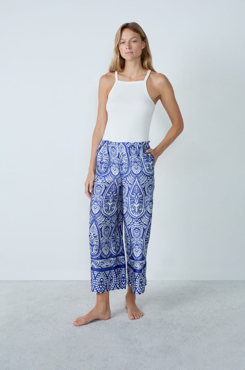 Printed satin pyjama trousers;${refinementColor}