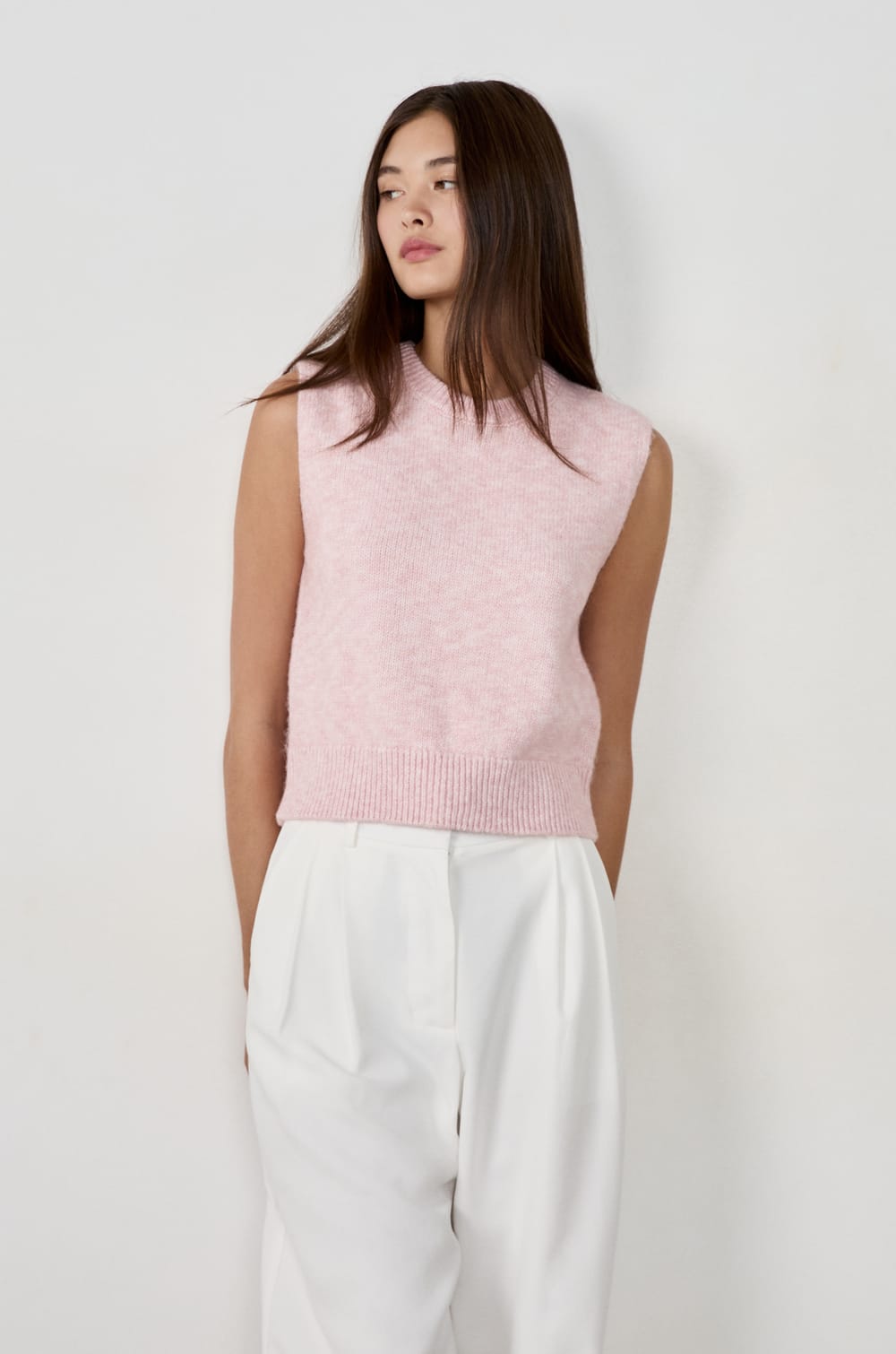 Sleeveless Sweater;${refinementColor}