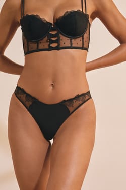 Tanga avec broderie;${refinementColor}