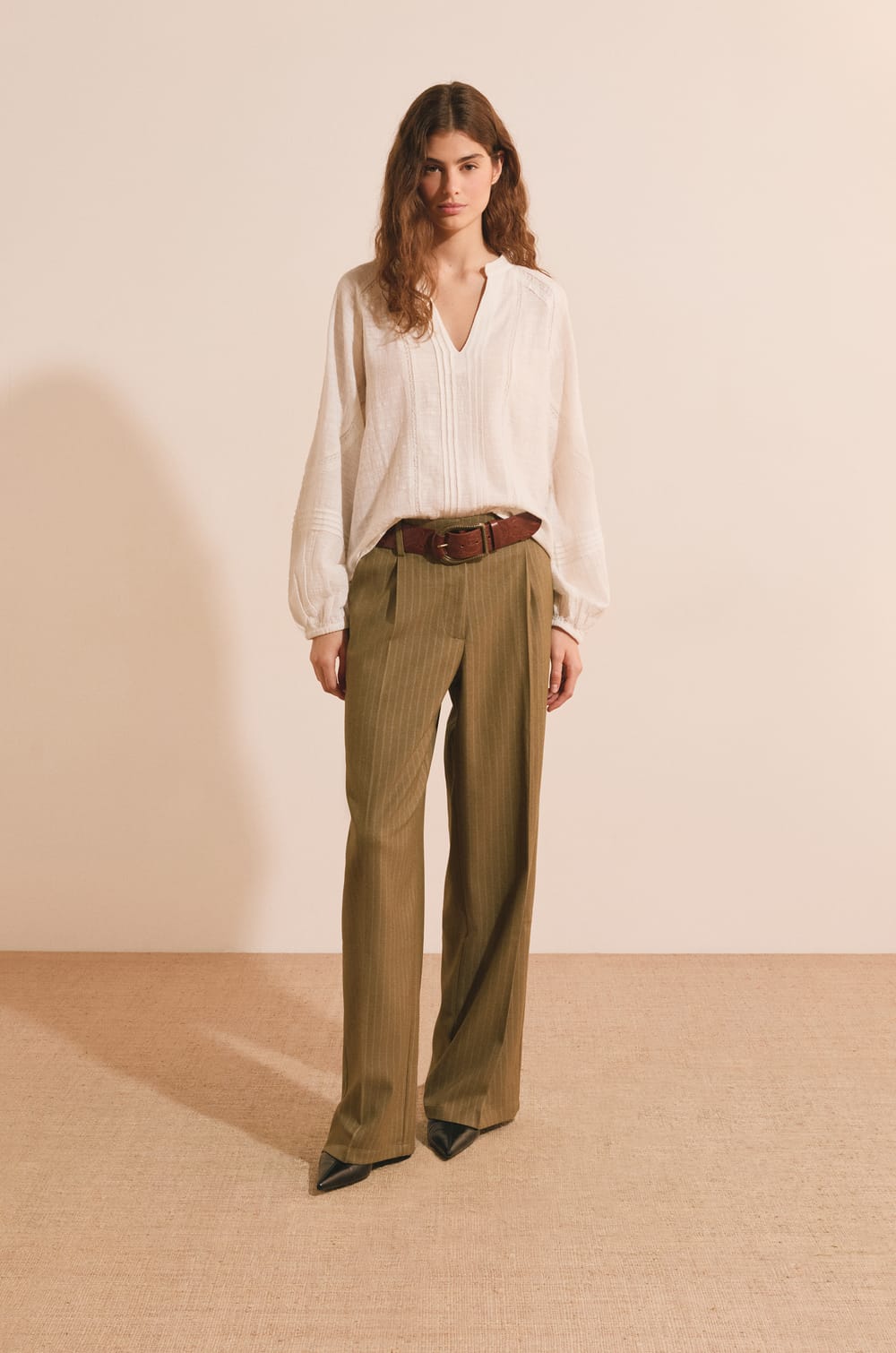Blouse col V en coton;${refinementColor}