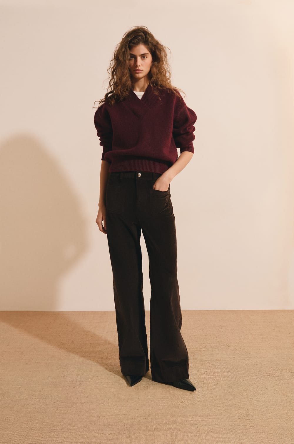 Jean en velours c&ocirc;tel&eacute; avec poche sur le devant;${refinementColor}