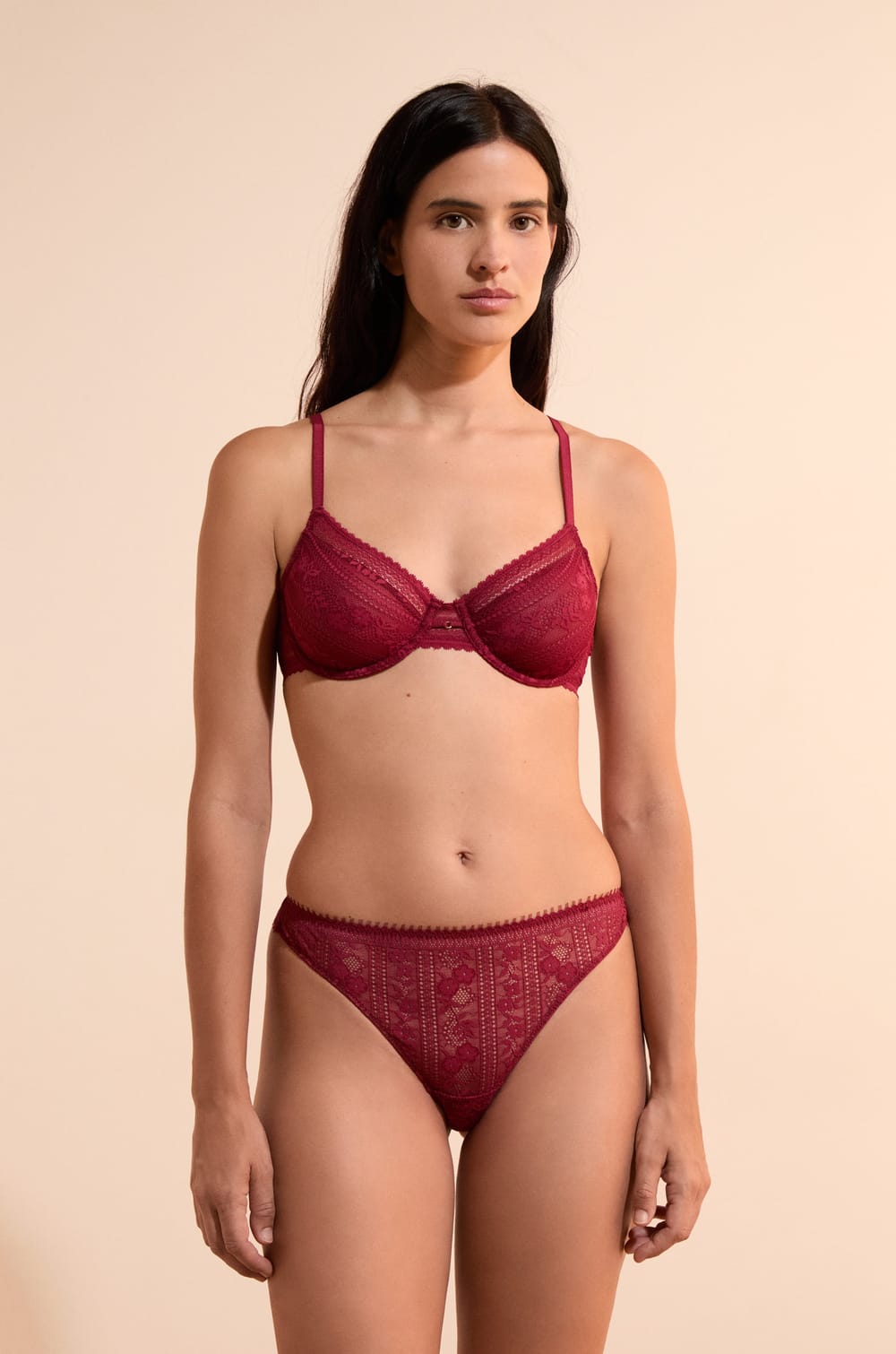 Soutien-gorge en dentelle avec bijou dor&eacute;;${refinementColor}