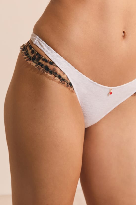 String satin&eacute; avec charm;${refinementColor}