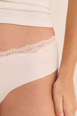 Hipster avec d&eacute;tail dentelle;${refinementColor}