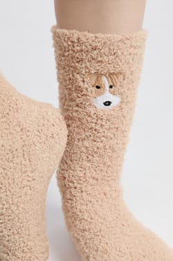 Chaussettes anti-d&eacute;rapantes en fausse fourrure avec broderie fox-terrier;${refinementColor}