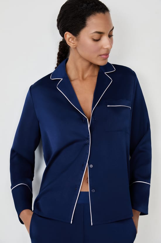 Chemise de pyjama manches longues satinée;${refinementColor}