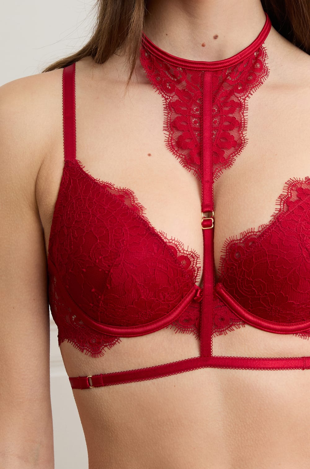 Collier tour de cou en dentelle;${refinementColor}