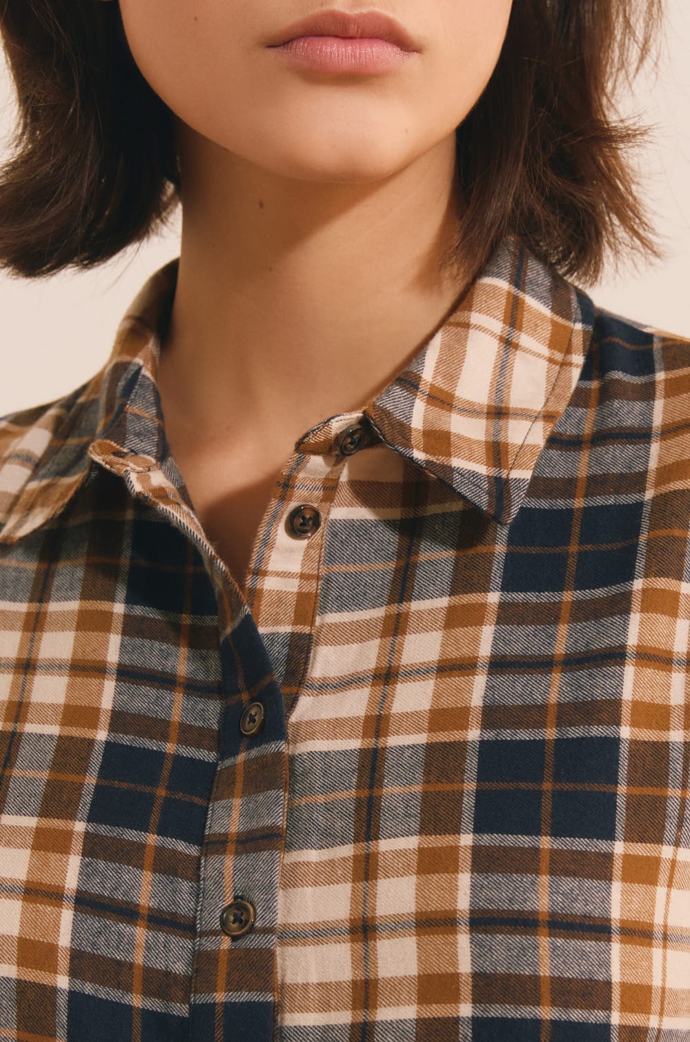 Chemise courte &agrave; carreaux avec broderies;${refinementColor}