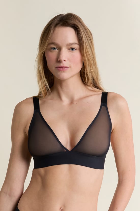 Wireless triangle bra in mesh;${refinementColor}