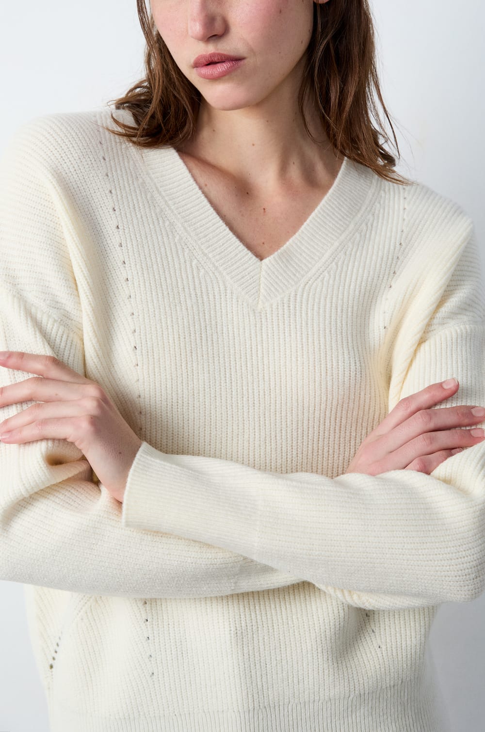 Long-sleeved V-neck sweater;${refinementColor}
