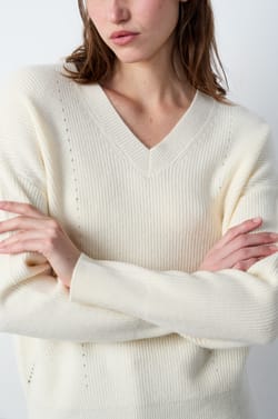 Long-sleeved V-neck sweater;${refinementColor}
