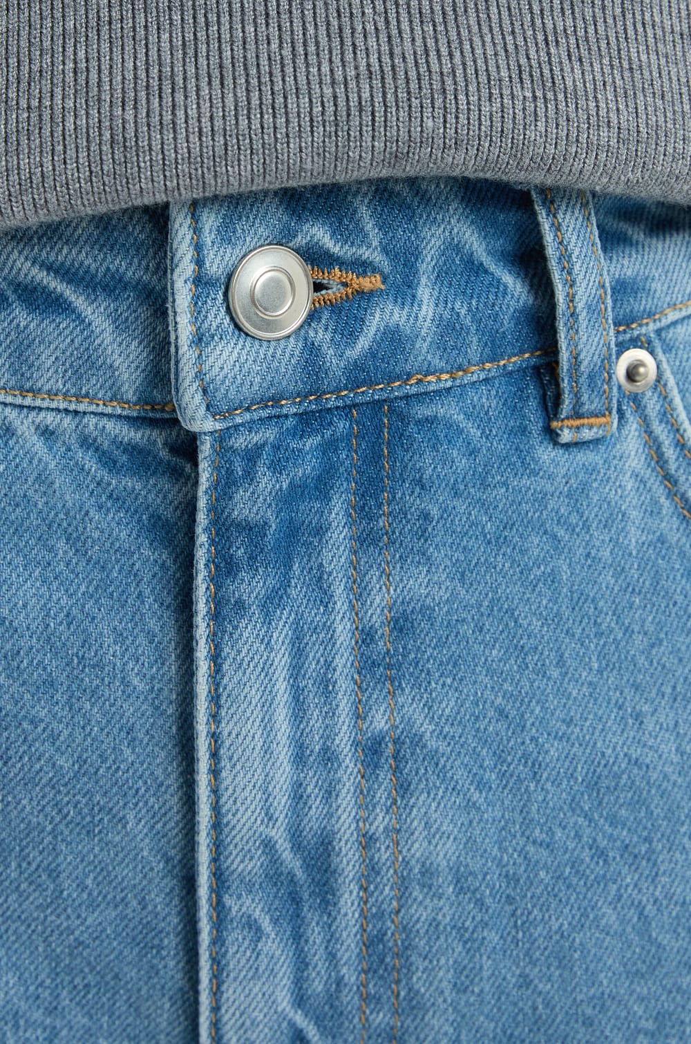 Straight Cut Jeans;${refinementColor}