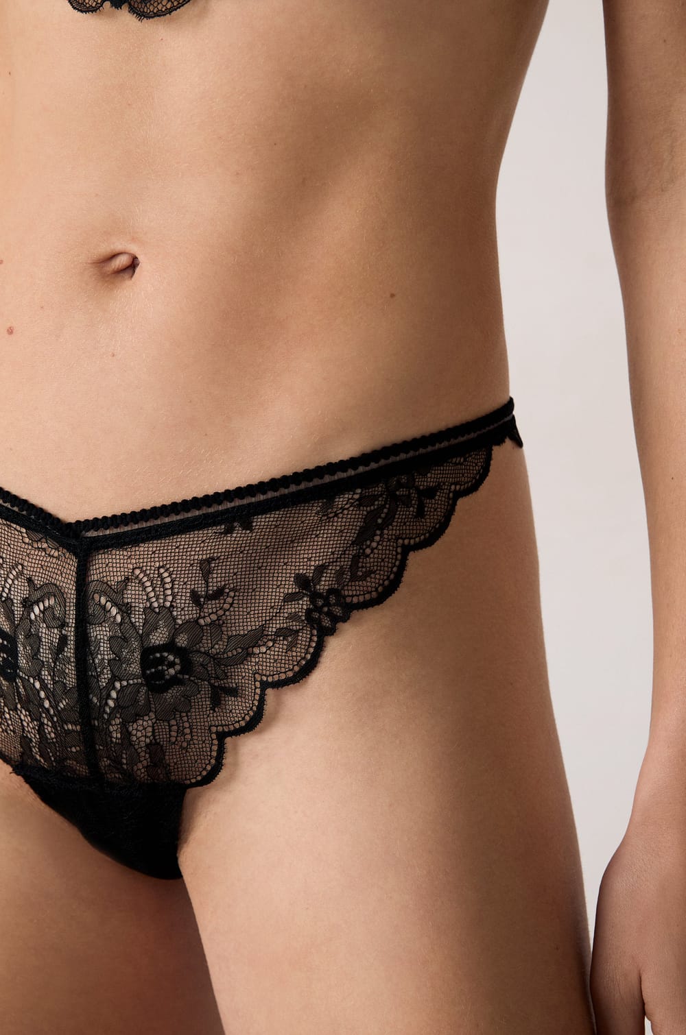 Krajková tanga;${refinementColor}