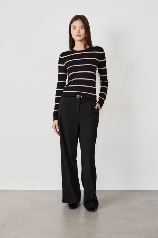 Long-sleeved sweater;${refinementColor}