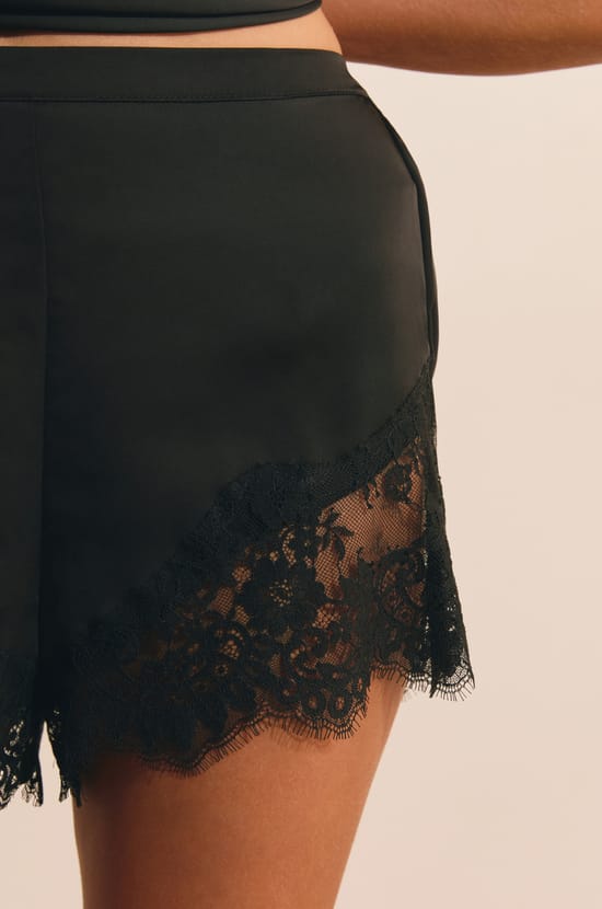 Short de pyjama avec dentelle;${refinementColor}