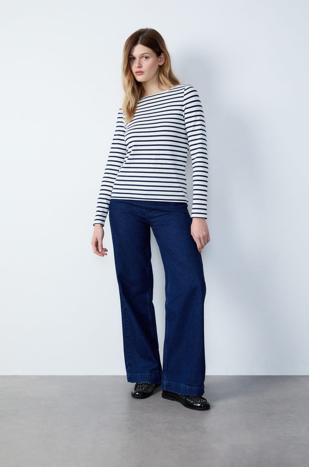 Gestreiftes-t-shirt mit langen ärmeln;${refinementColor}