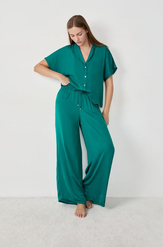 Pantalon satiné coupe large;${refinementColor}