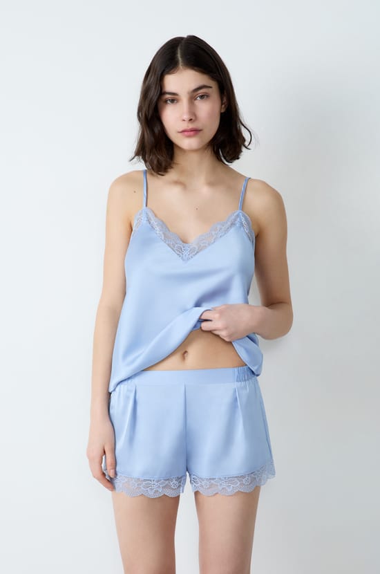 Short de pyjama satiné détails dentelle;${refinementColor}