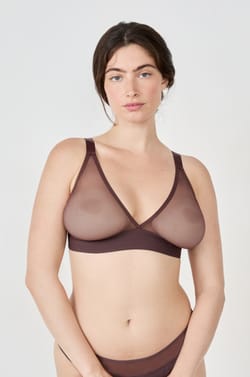 Wireless triangle bra in mesh;${refinementColor}