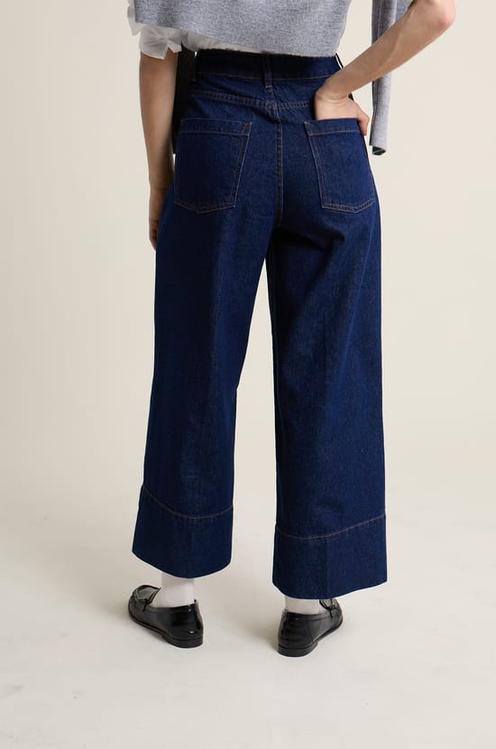 Jean droit &agrave; poches avant;${refinementColor}