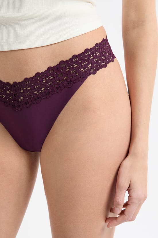 Tanga en microfibre et dentelle;${refinementColor}