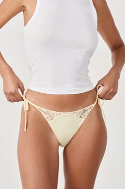 Tanga satiné à nouer;${refinementColor}