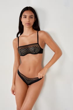Soutien-gorge bandeau avec broderie;${refinementColor}